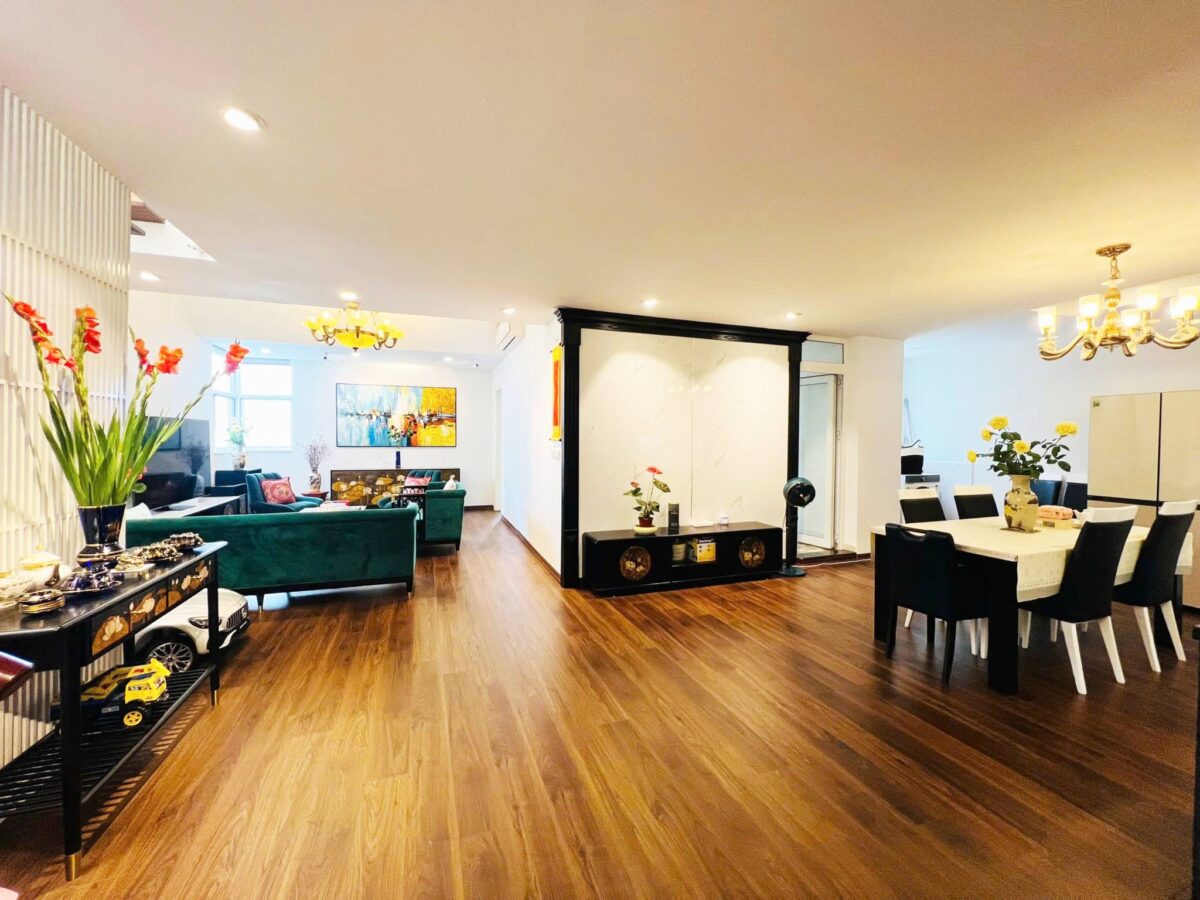 Splendid 3-bedroom penthouse at G2 Ciputra for rent (8)