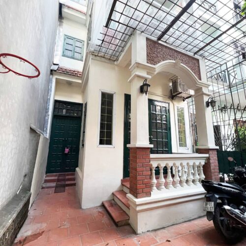 Jackie Realtor - The #1 Vietnam Real Estate Agency 25 Cheap 3-bedroom house on Nghi Tam Street, Tay Ho area for rent (1)