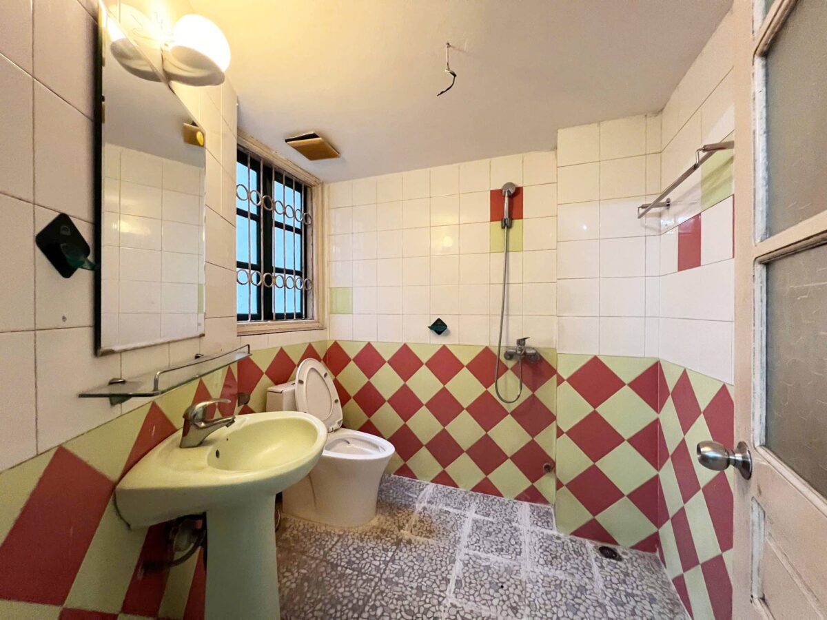 Cheap 3-bedroom house on Nghi Tam Street, Tay Ho area for rent (13)