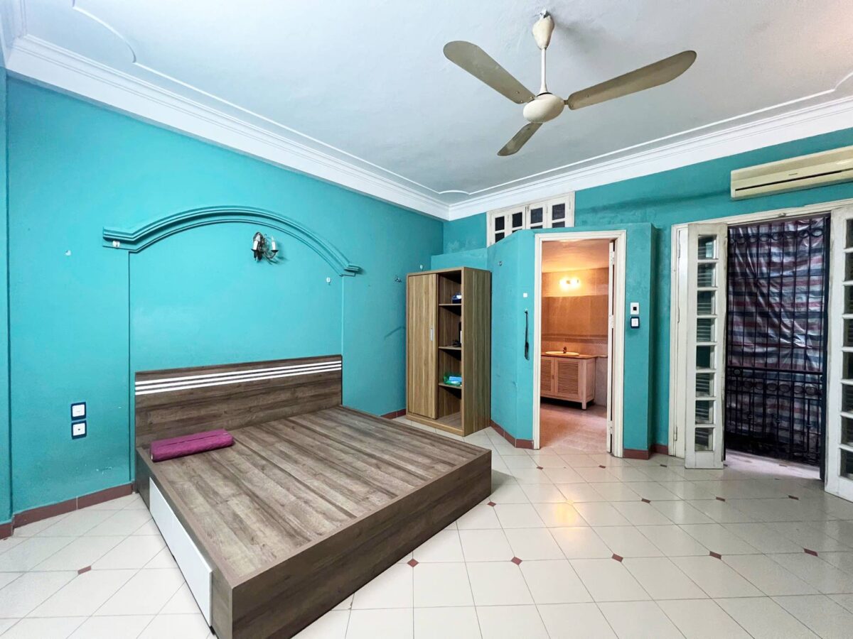 Cheap 3-bedroom house on Nghi Tam Street, Tay Ho area for rent (14)