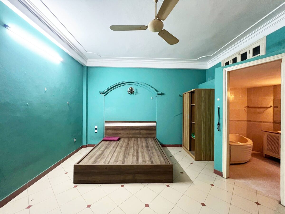Cheap 3-bedroom house on Nghi Tam Street, Tay Ho area for rent (15)