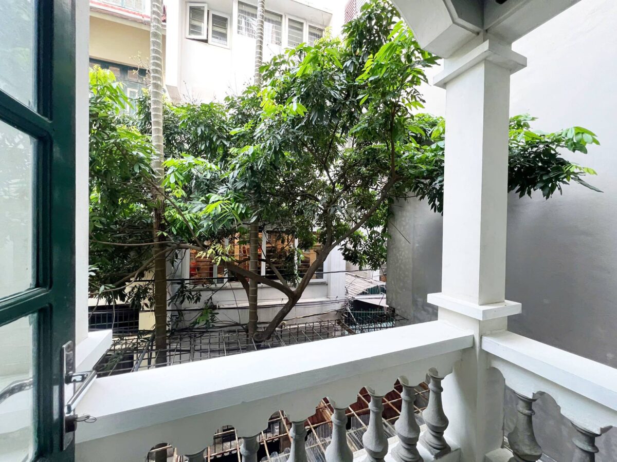 Cheap 3-bedroom house on Nghi Tam Street, Tay Ho area for rent (17)