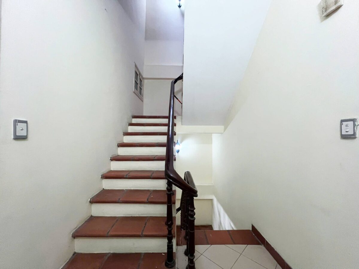 Cheap 3-bedroom house on Nghi Tam Street, Tay Ho area for rent (19)