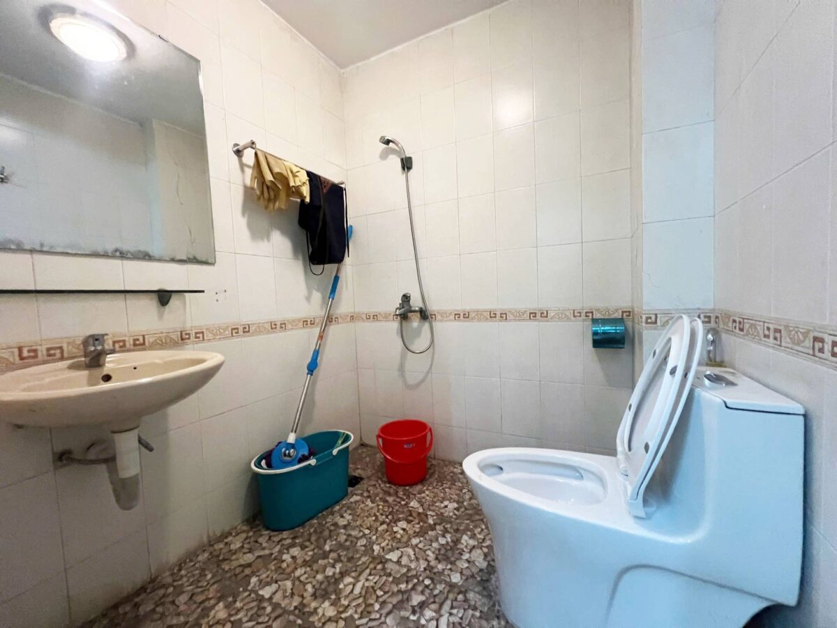 Cheap 3-bedroom house on Nghi Tam Street, Tay Ho area for rent (20)