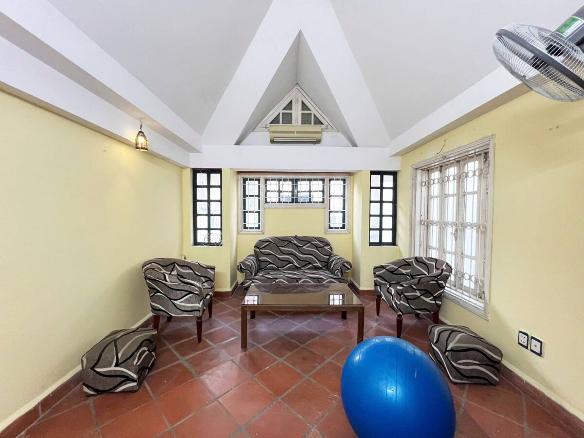 Cheap 3-bedroom house on Nghi Tam Street, Tay Ho area for rent (21)