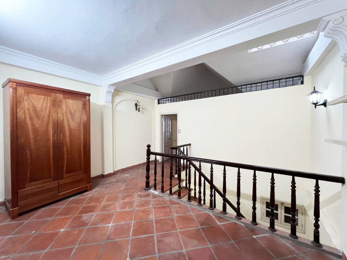 Cheap 3-bedroom house on Nghi Tam Street, Tay Ho area for rent (25)