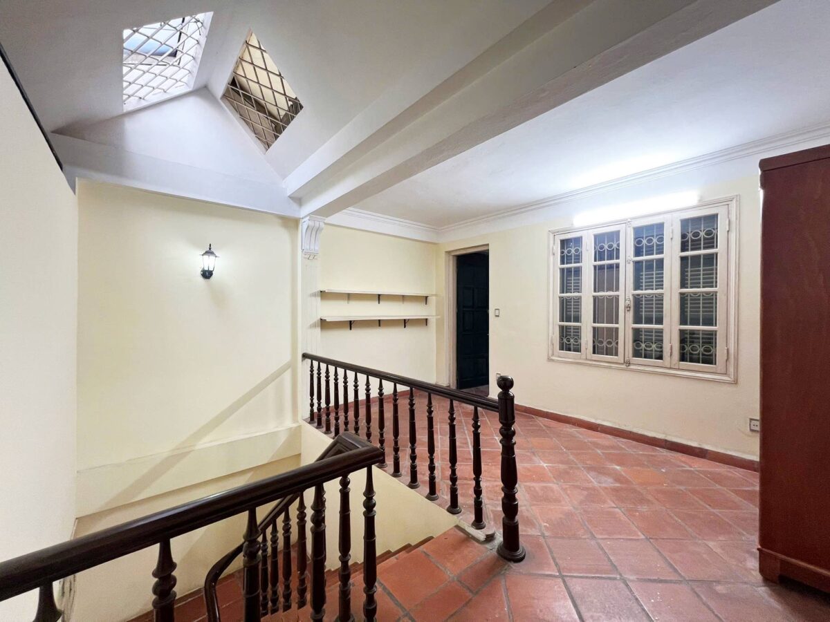 Cheap 3-bedroom house on Nghi Tam Street, Tay Ho area for rent (26)
