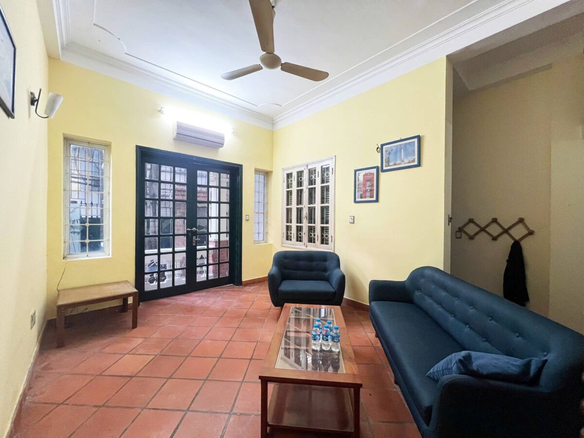 Cheap 3-bedroom house on Nghi Tam Street, Tay Ho area for rent (5)