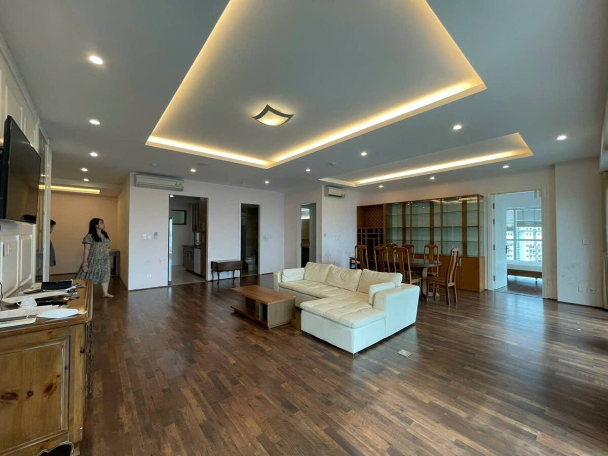 Gorgeous 2-bedroom apartment at L1 Ciputra for rent (1)