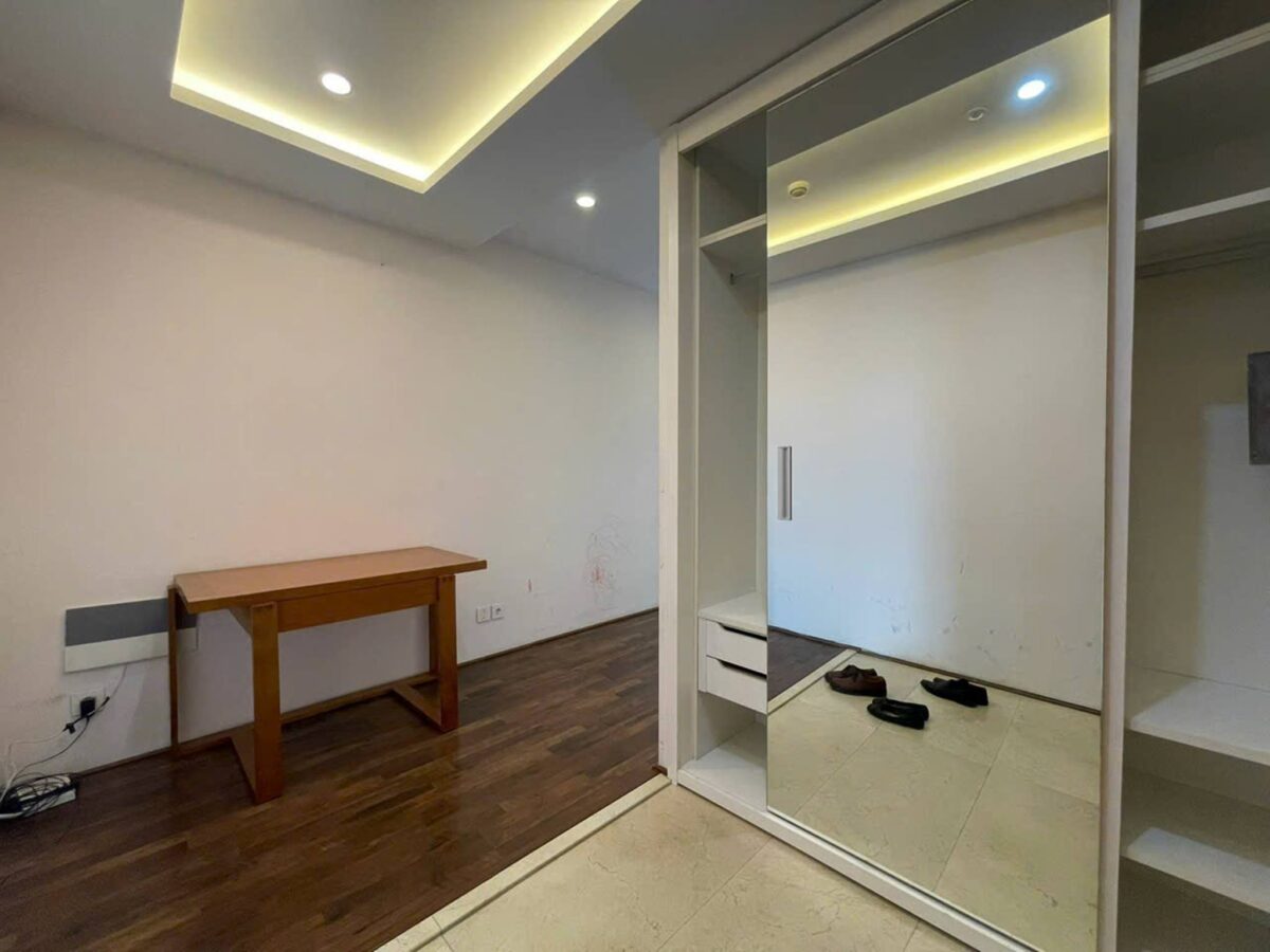 Gorgeous 2-bedroom apartment at L1 Ciputra for rent (18)