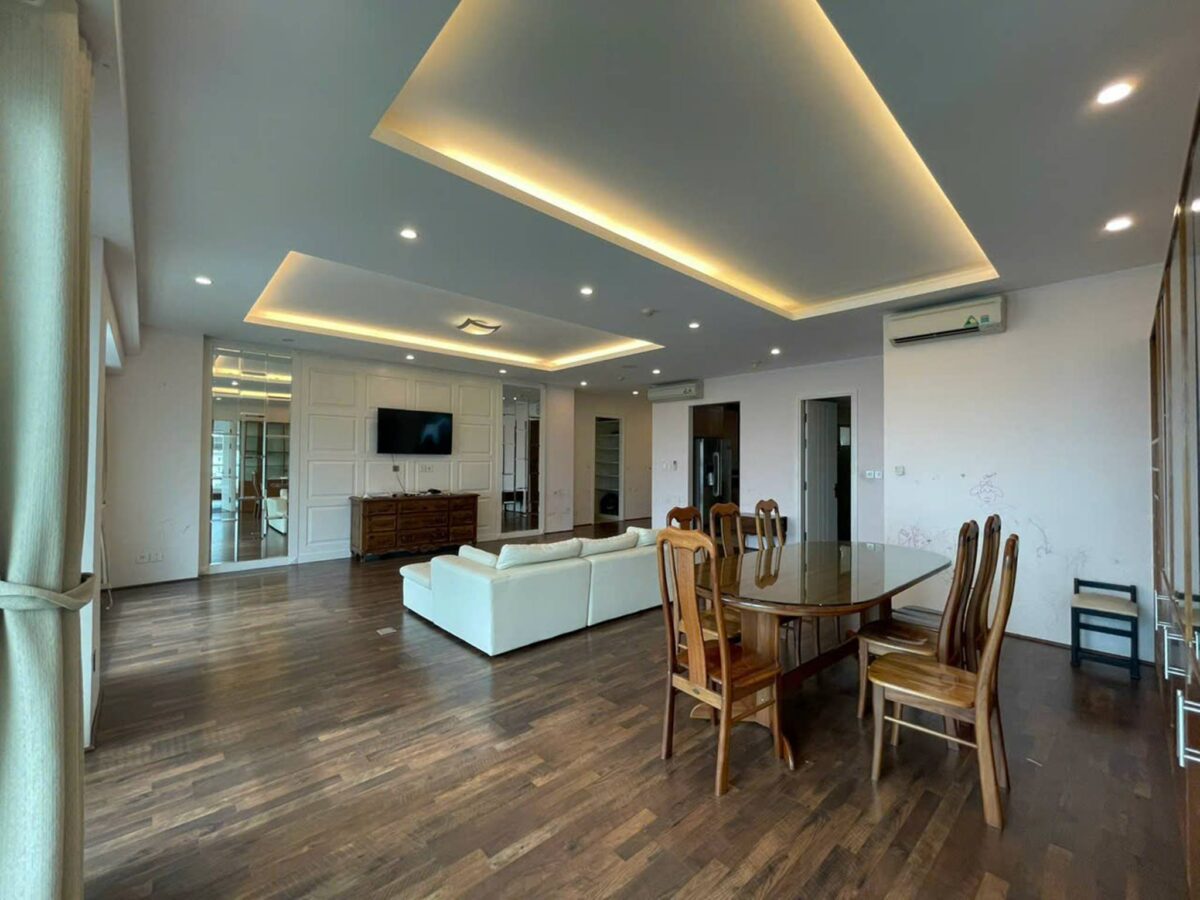 Gorgeous 2-bedroom apartment at L1 Ciputra for rent (3)