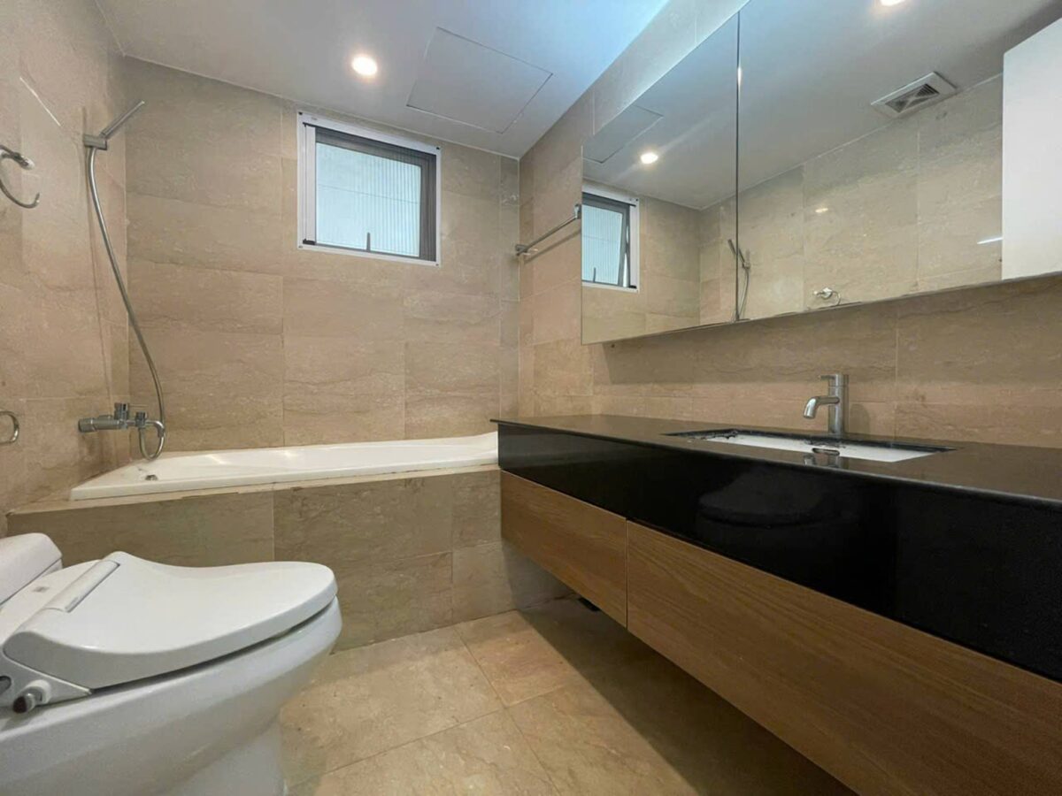 Gorgeous 2-bedroom apartment at L1 Ciputra for rent (8)