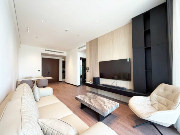 Stunning lake-view 2-bedroom apartment at Heritage Westlake for rent (1)