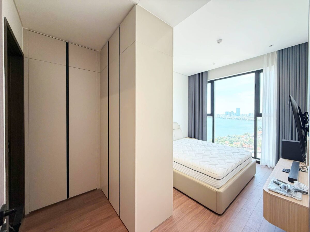 Stunning lake-view 2-bedroom apartment at Heritage Westlake for rent (10)