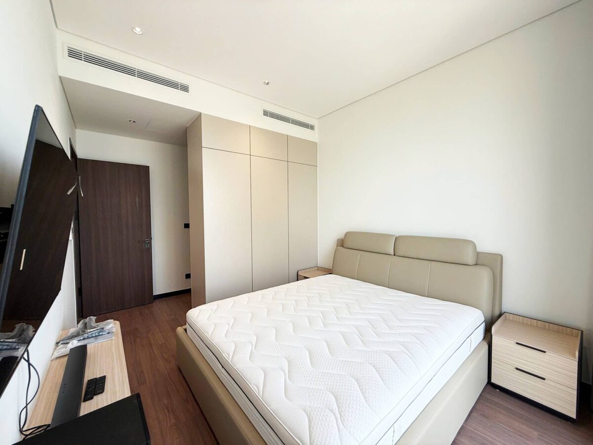 Stunning lake-view 2-bedroom apartment at Heritage Westlake for rent (13)