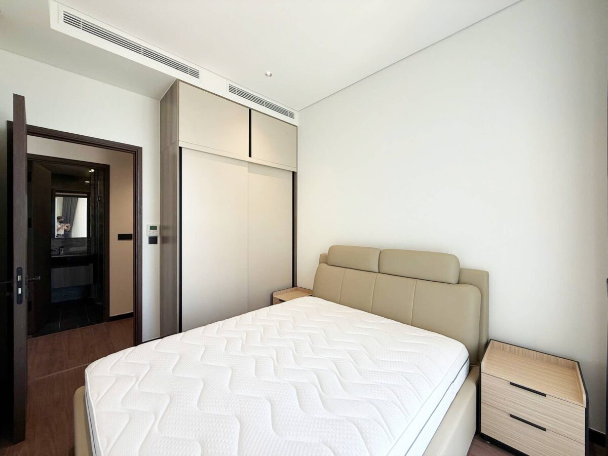 Stunning lake-view 2-bedroom apartment at Heritage Westlake for rent (15)