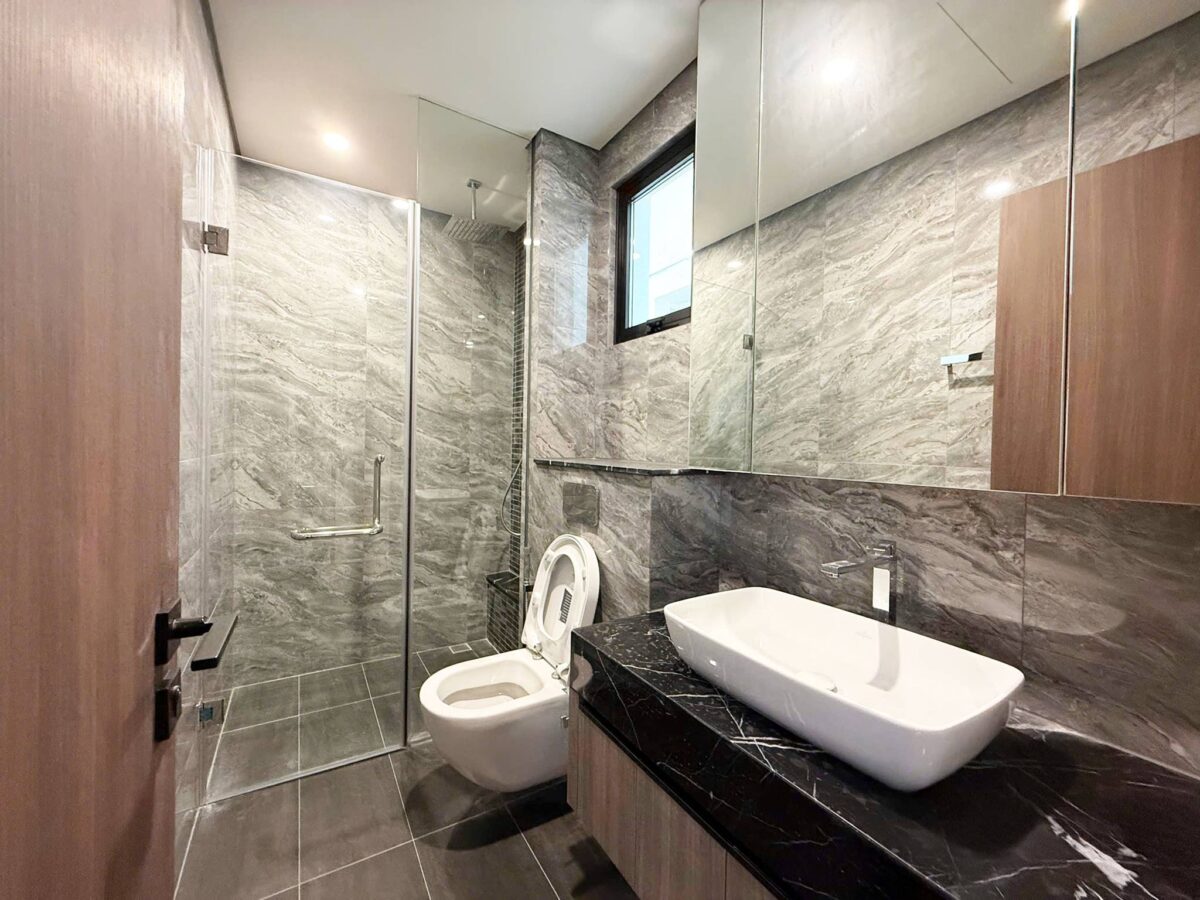 Stunning lake-view 2-bedroom apartment at Heritage Westlake for rent (17)