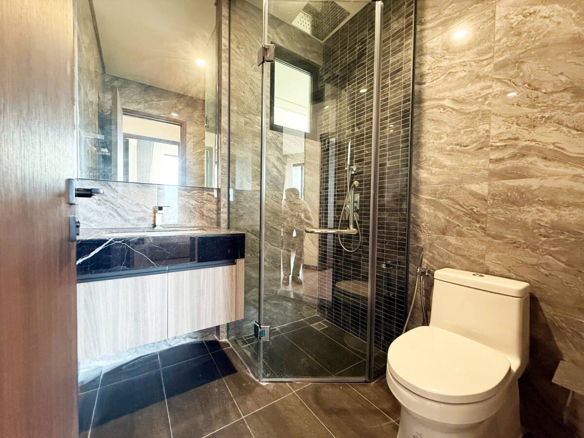 Stunning lake-view 2-bedroom apartment at Heritage Westlake for rent (18)