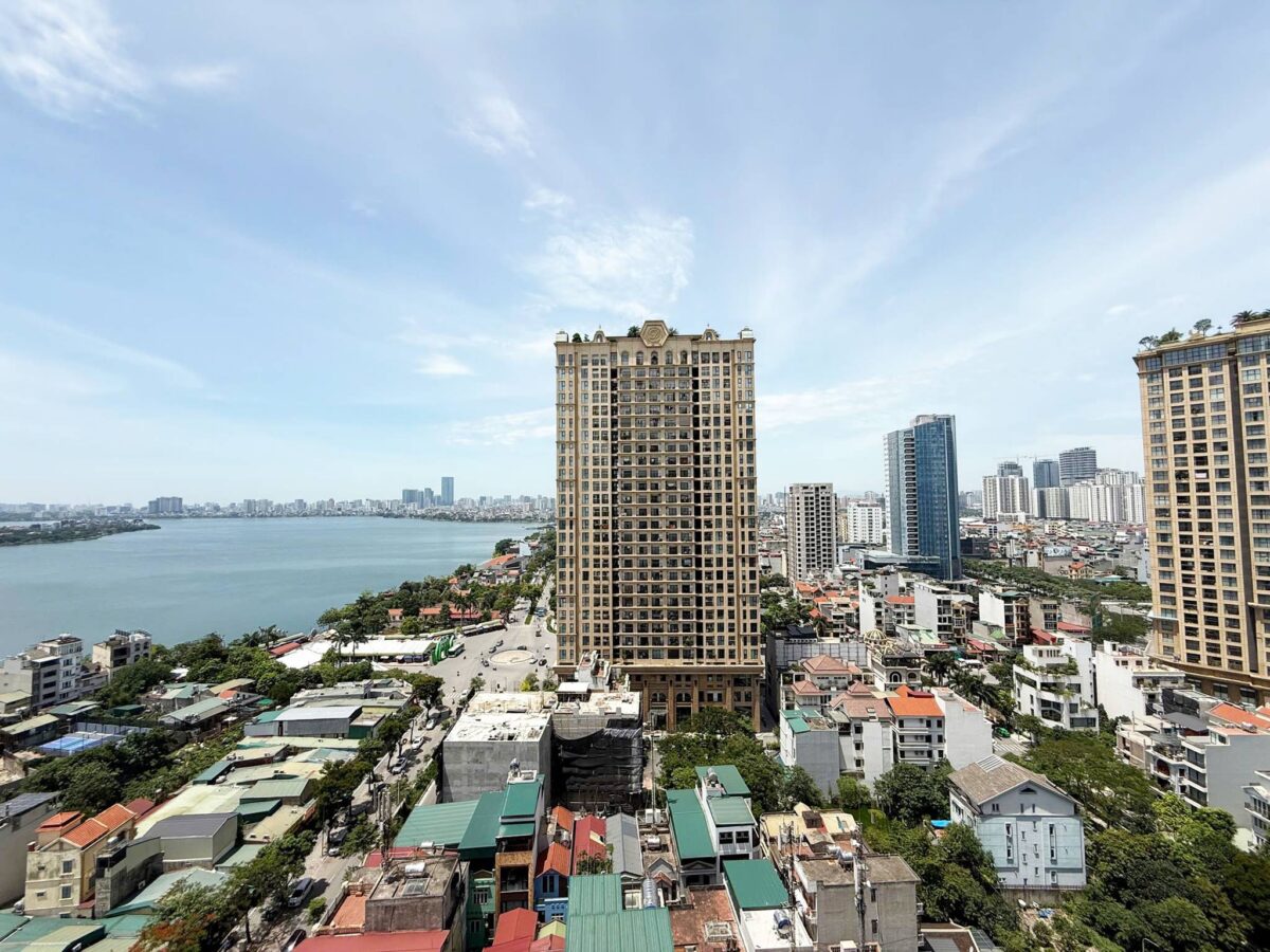 Stunning lake-view 2-bedroom apartment at Heritage Westlake for rent (21)