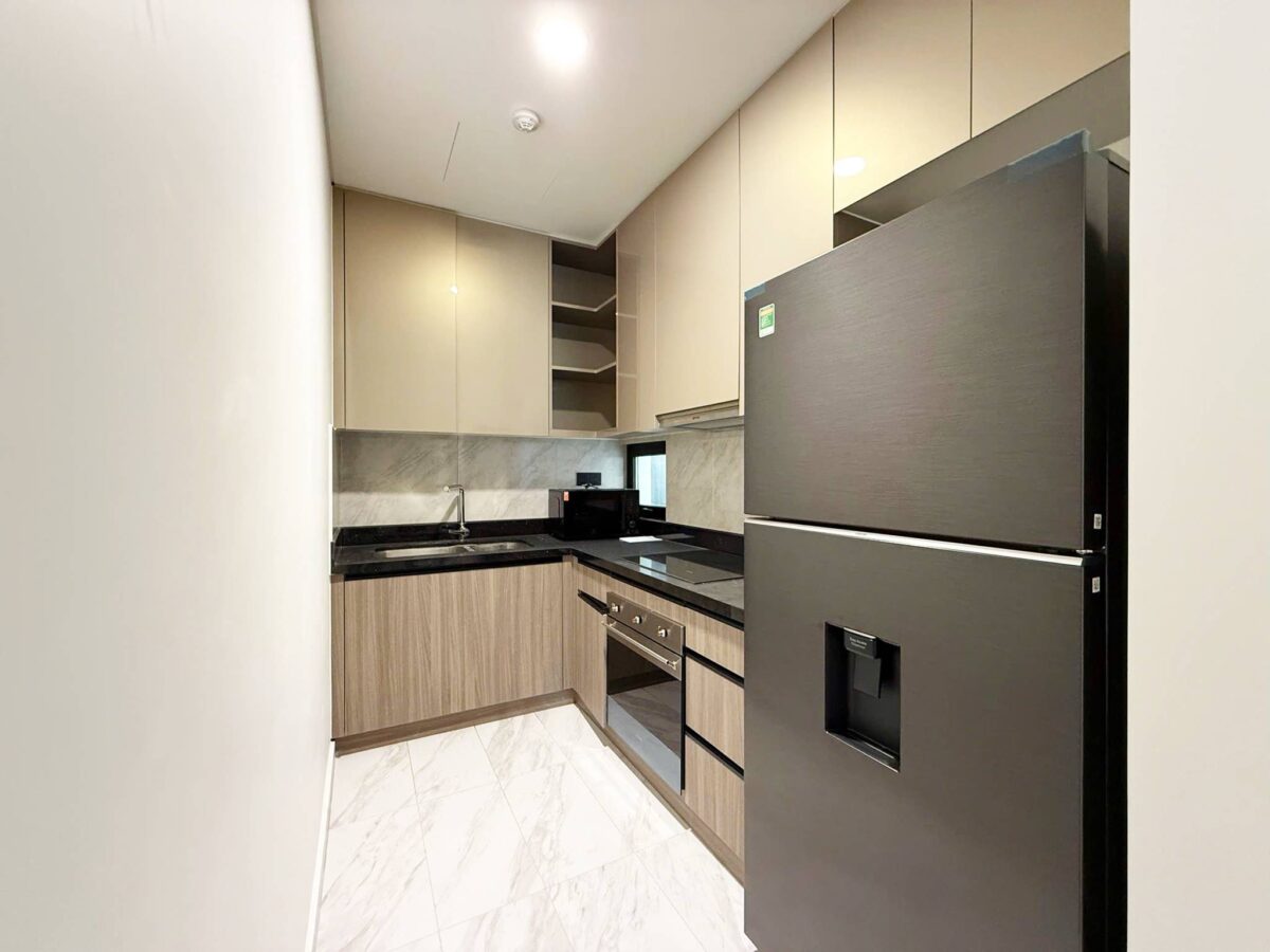 Stunning lake-view 2-bedroom apartment at Heritage Westlake for rent (9)