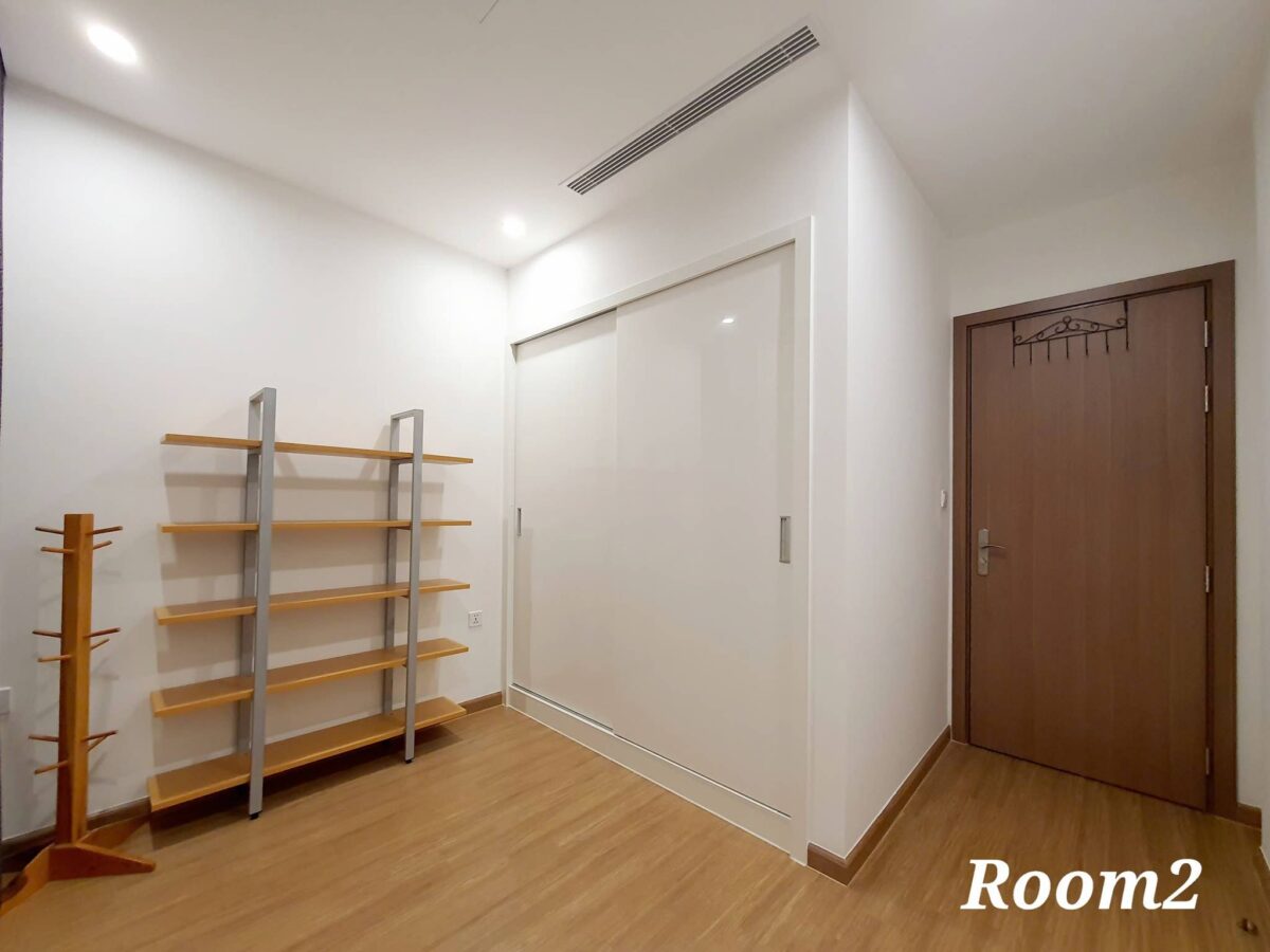 Well-furnished 2-bedroom apartment for rent at Vinhomes Skylake (8)