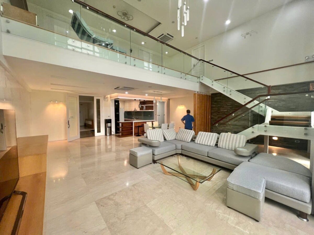 Gorgeous 4-bedroom penthouse at P1 Ciputra for rent (1)
