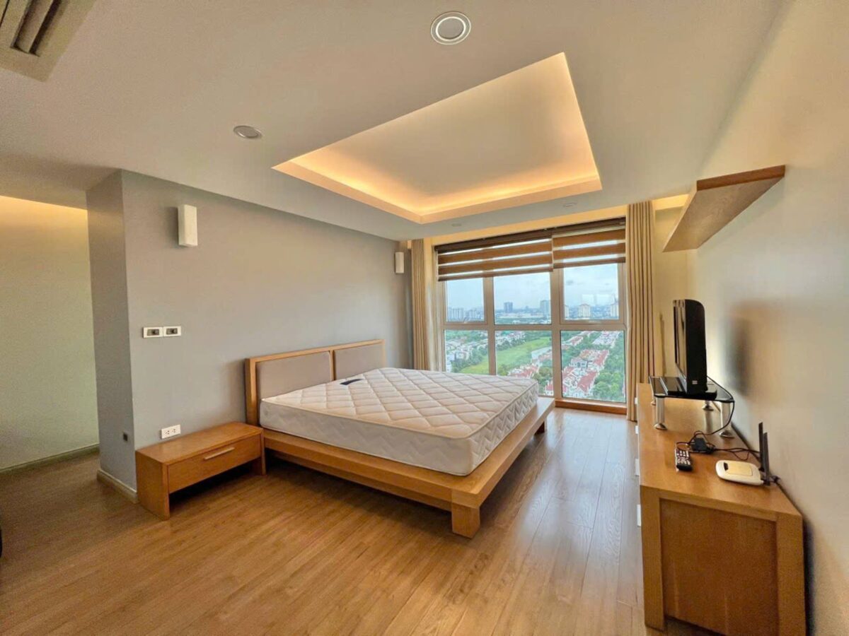 Gorgeous 4-bedroom penthouse at P1 Ciputra for rent (14)