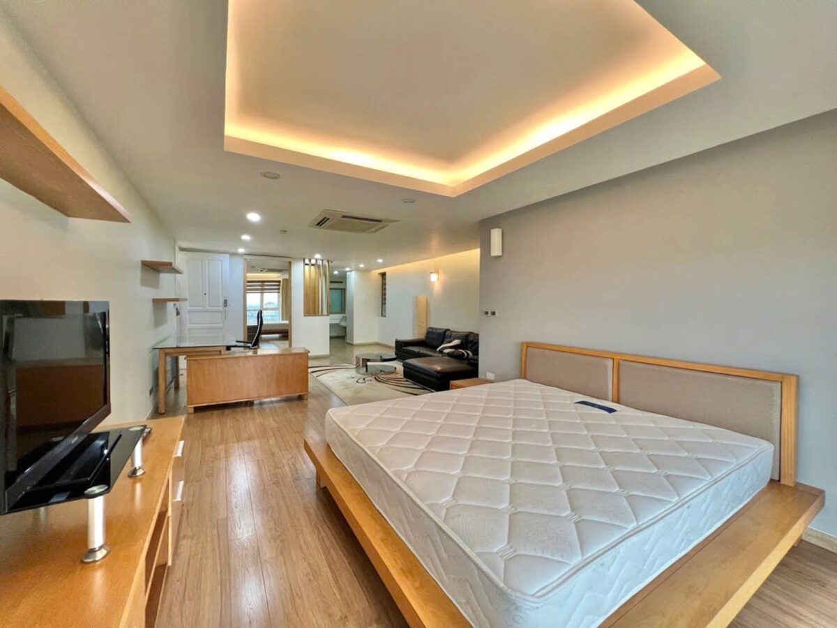 Gorgeous 4-bedroom penthouse at P1 Ciputra for rent (15)
