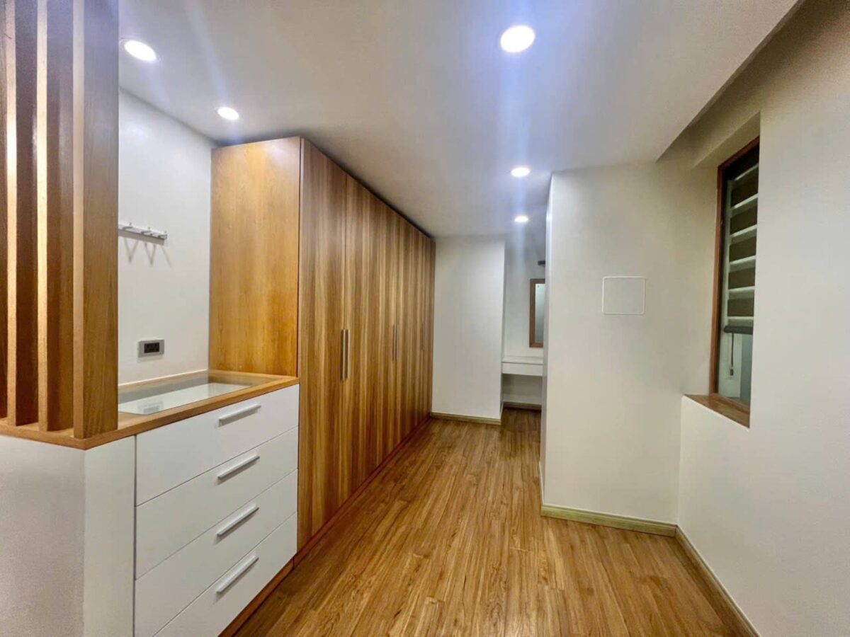 Gorgeous 4-bedroom penthouse at P1 Ciputra for rent (18)
