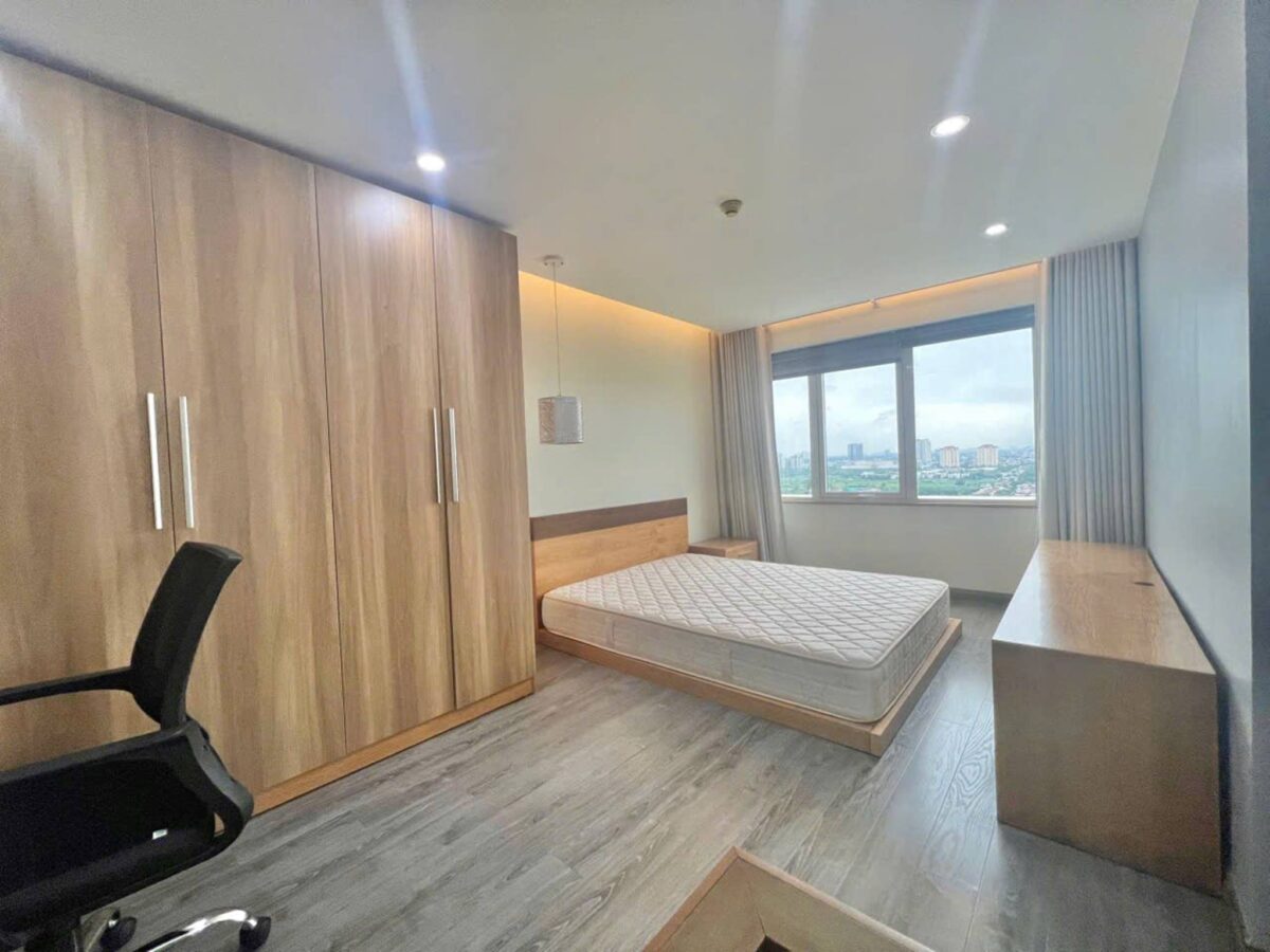 Gorgeous 4-bedroom penthouse at P1 Ciputra for rent (20)
