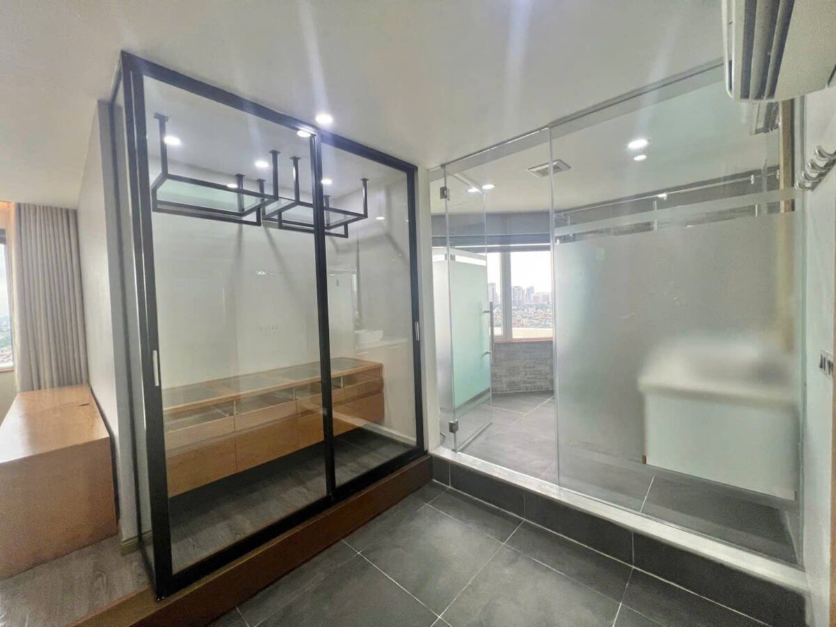 Gorgeous 4-bedroom penthouse at P1 Ciputra for rent (24)