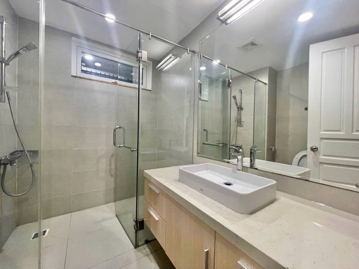Gorgeous 4-bedroom penthouse at P1 Ciputra for rent (25)