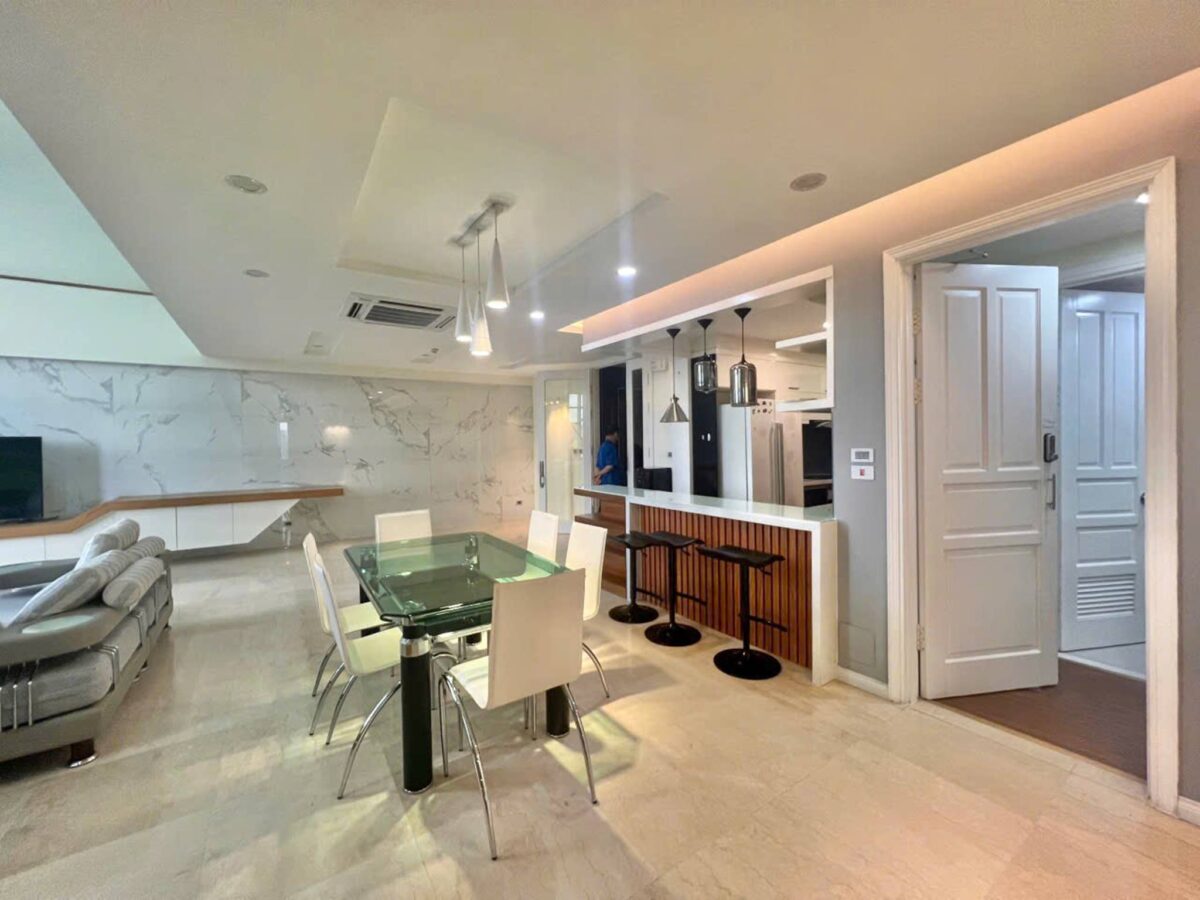 Gorgeous 4-bedroom penthouse at P1 Ciputra for rent (3)