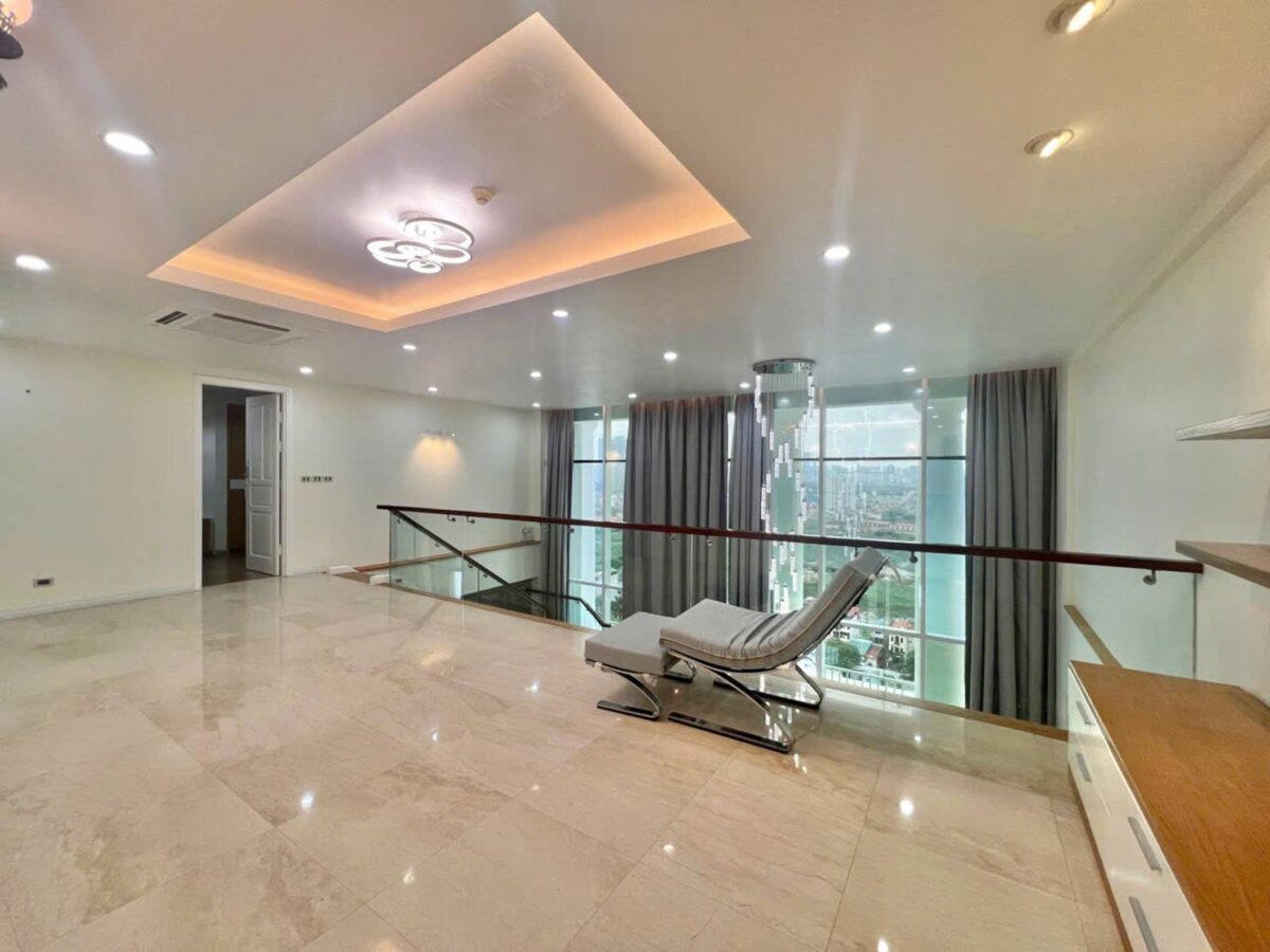 Gorgeous 4-bedroom penthouse at P1 Ciputra for rent (8)