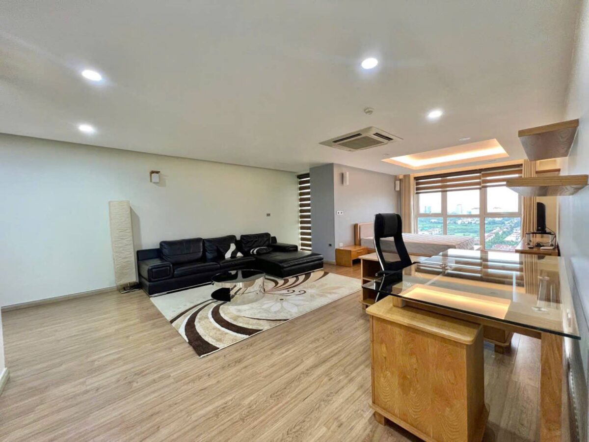 Gorgeous 4-bedroom penthouse at P1 Ciputra for rent (9)