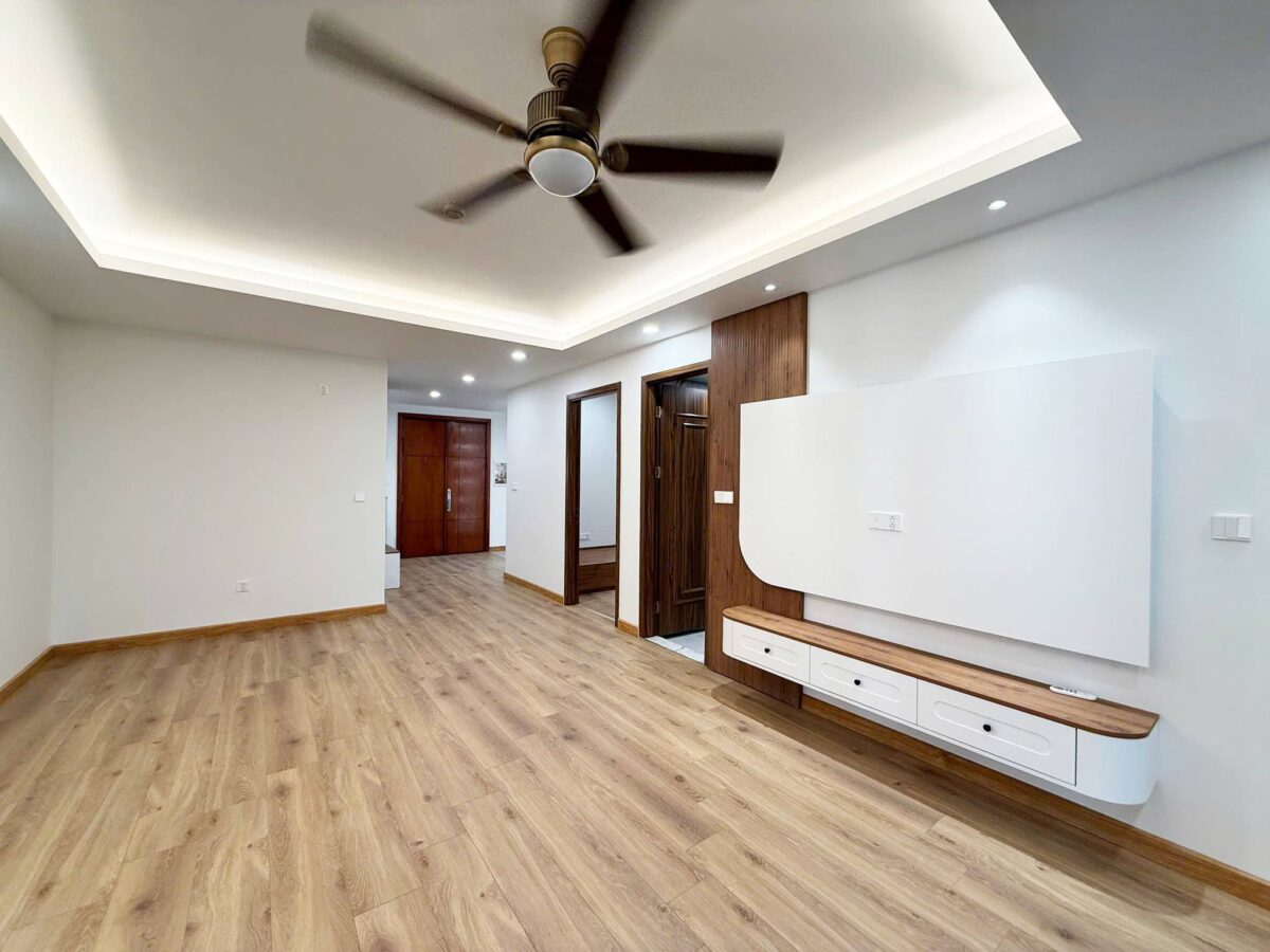 Newly-renovated 3-bedroom apartment at L1 Ciputra for rent (1)