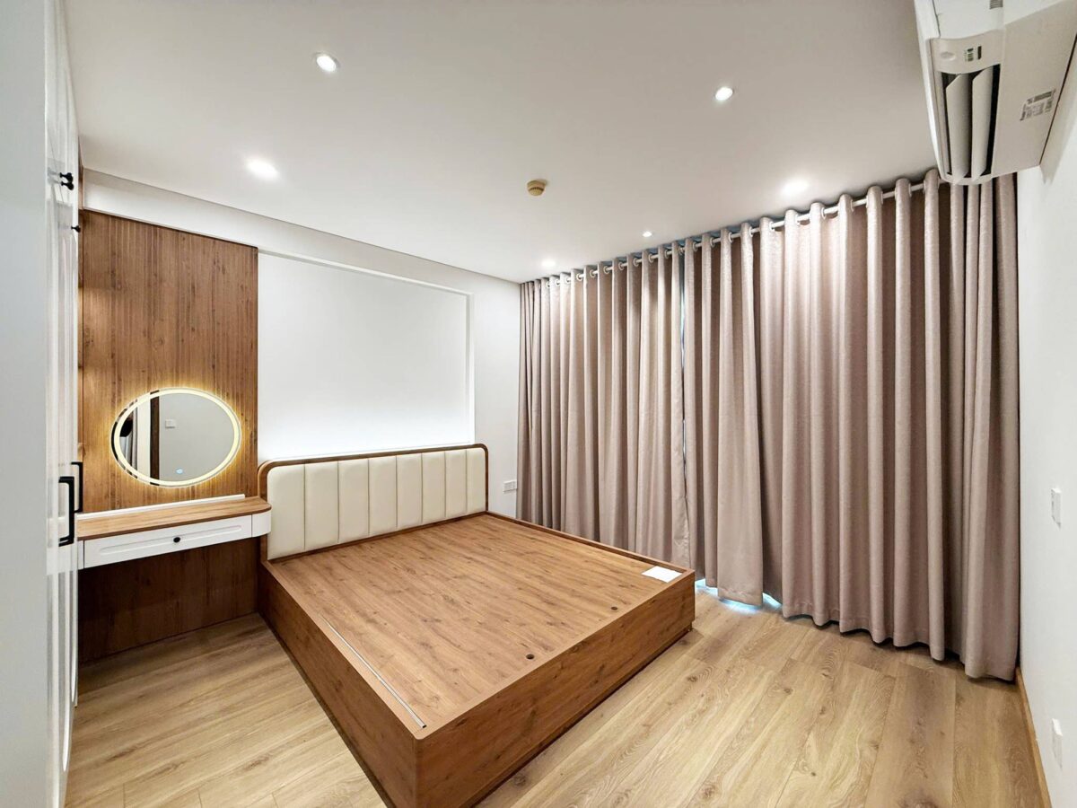 Newly-renovated 3-bedroom apartment at L1 Ciputra for rent (10)