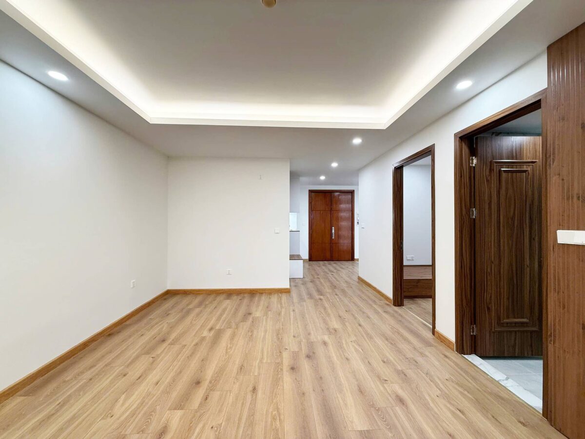 Newly-renovated 3-bedroom apartment at L1 Ciputra for rent (2)