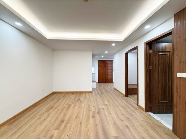 Newly-renovated 3-bedroom apartment at L1 Ciputra for rent (2)