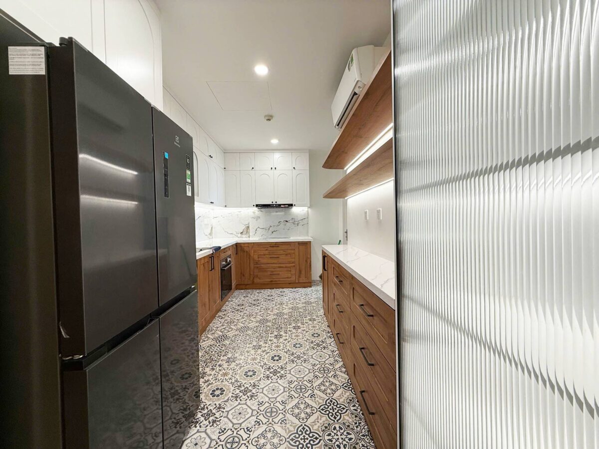 Newly-renovated 3-bedroom apartment at L1 Ciputra for rent (3)