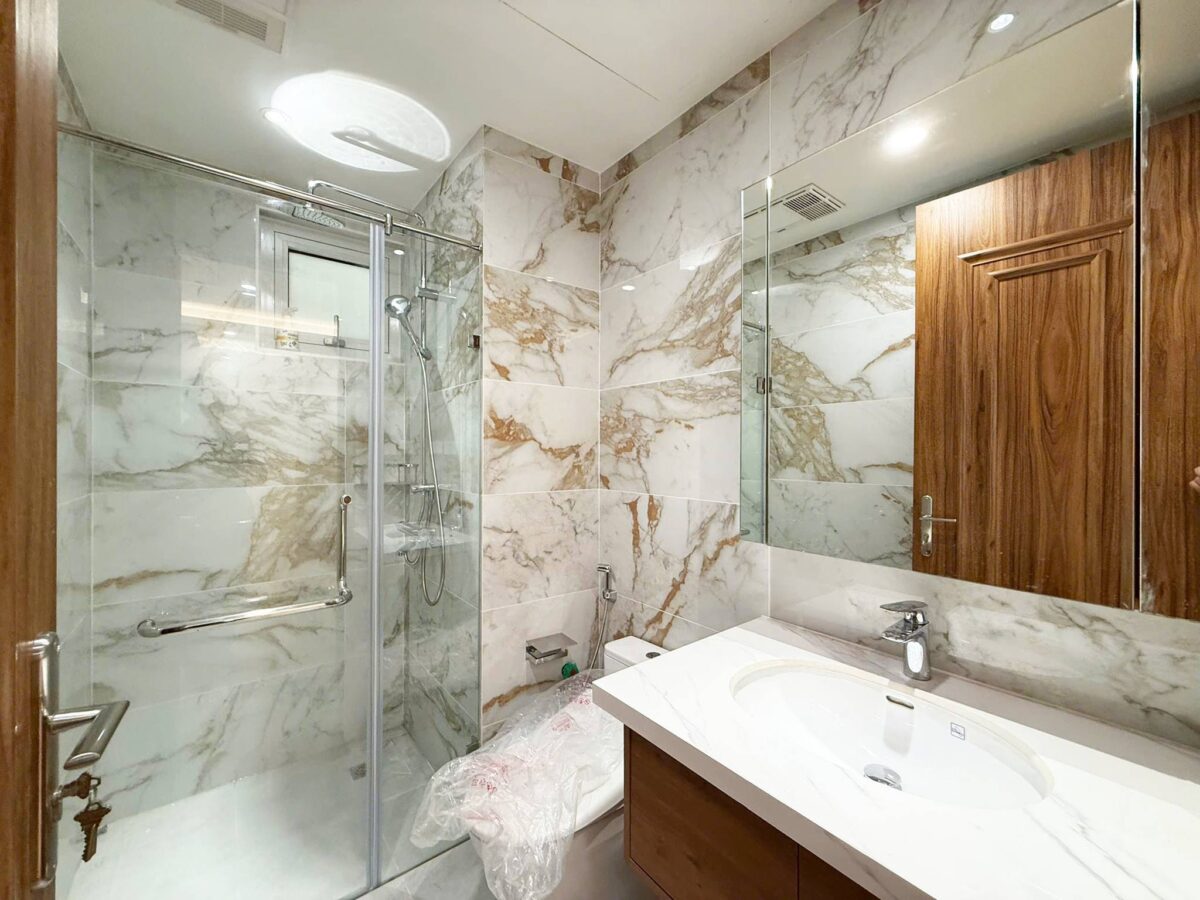 Newly-renovated 3-bedroom apartment at L1 Ciputra for rent (7)