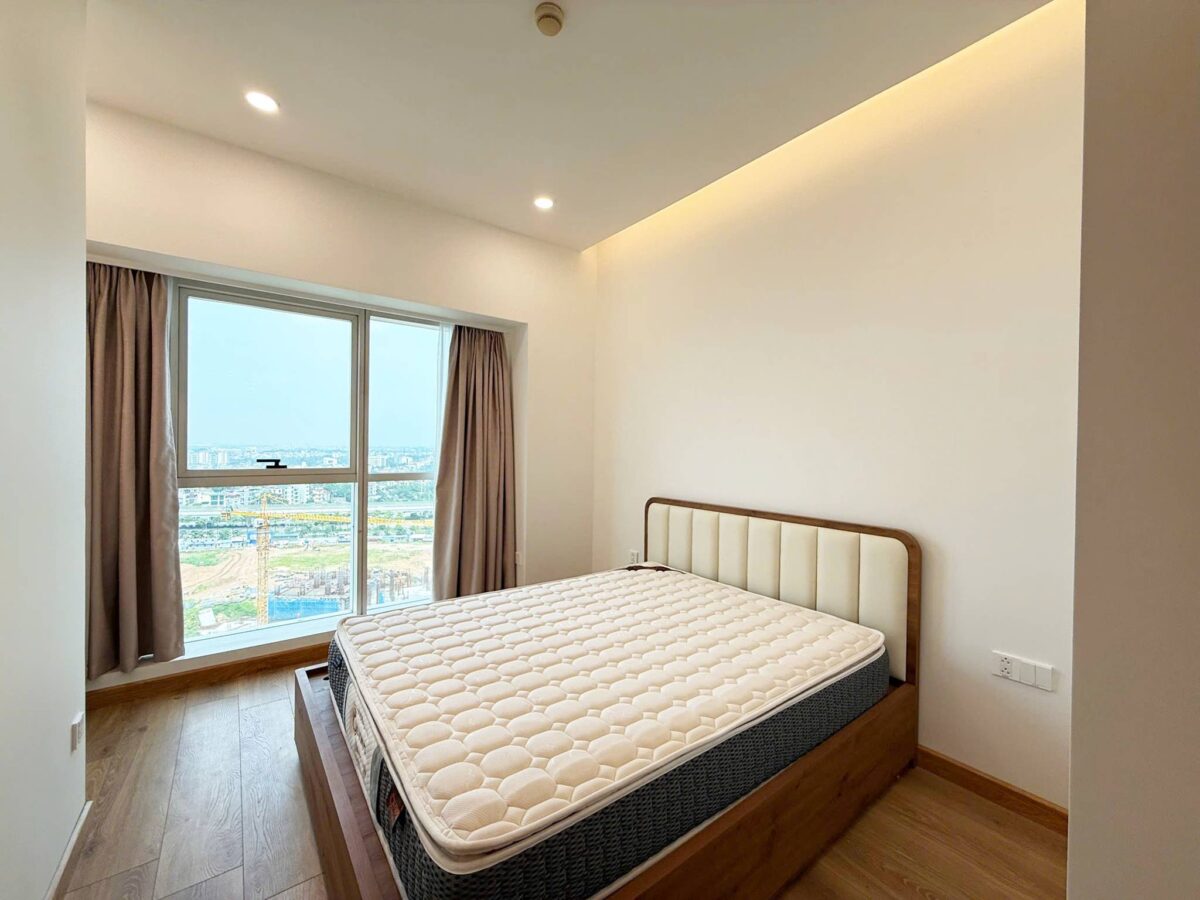 Newly-renovated 3-bedroom apartment at L1 Ciputra for rent (8)