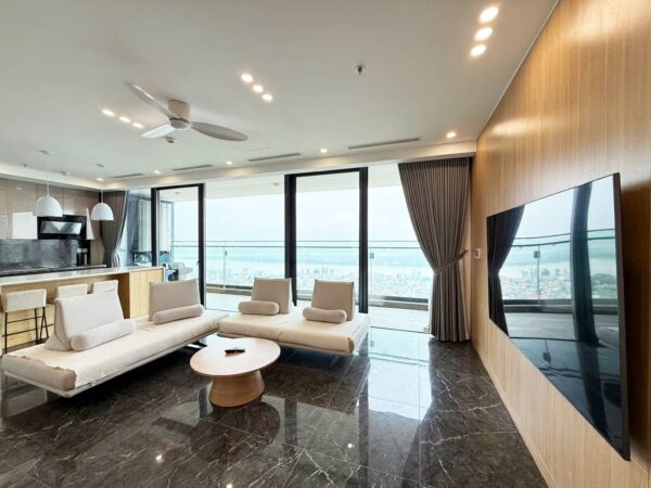 Sunshine Golden River Dreamy river-view 3-bedroom apartment for rent at a cheap price (1)