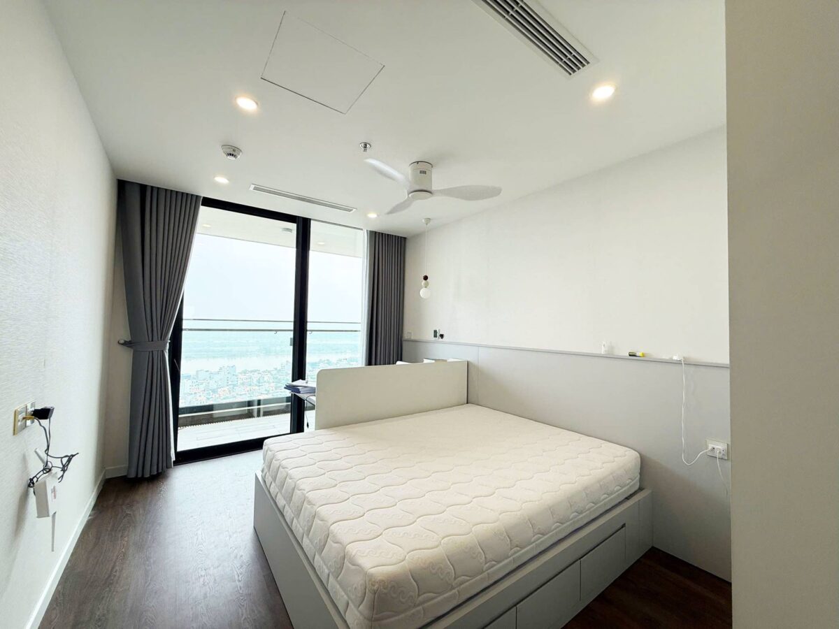 Sunshine Golden River Dreamy river-view 3-bedroom apartment for rent at a cheap price (10)