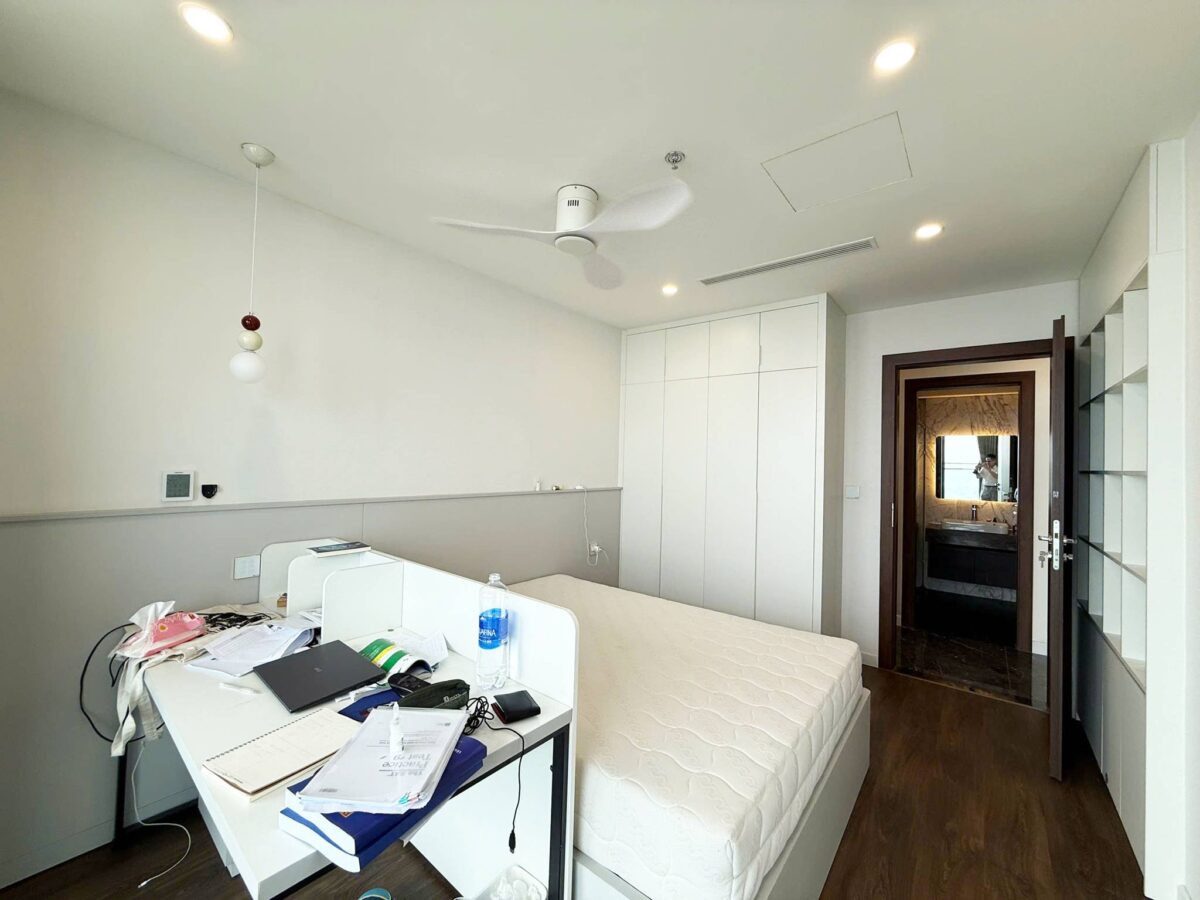 Sunshine Golden River Dreamy river-view 3-bedroom apartment for rent at a cheap price (11)
