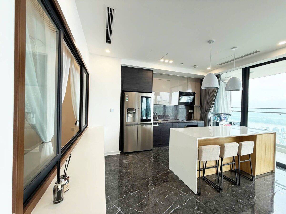 Sunshine Golden River Dreamy river-view 3-bedroom apartment for rent at a cheap price (6)