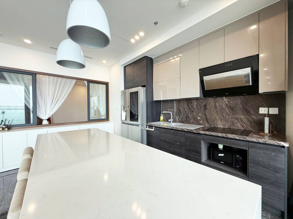 Sunshine Golden River Dreamy river-view 3-bedroom apartment for rent at a cheap price (8)