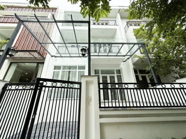Brand-new basic-furnishing villa at K Ciputra for rent (1)