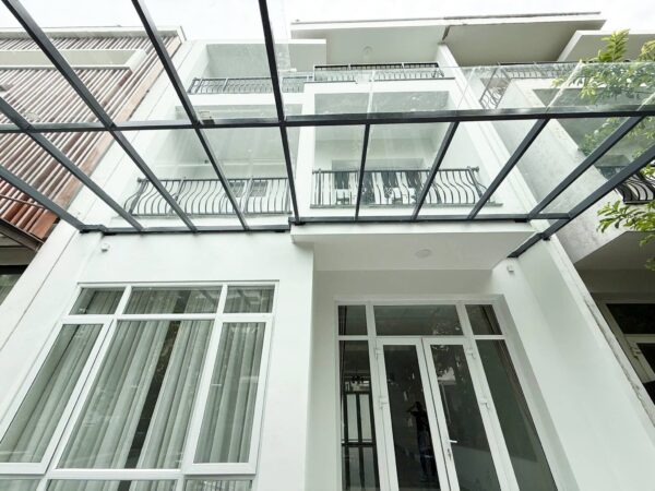 Brand-new basic-furnishing villa at K Ciputra for rent (2)