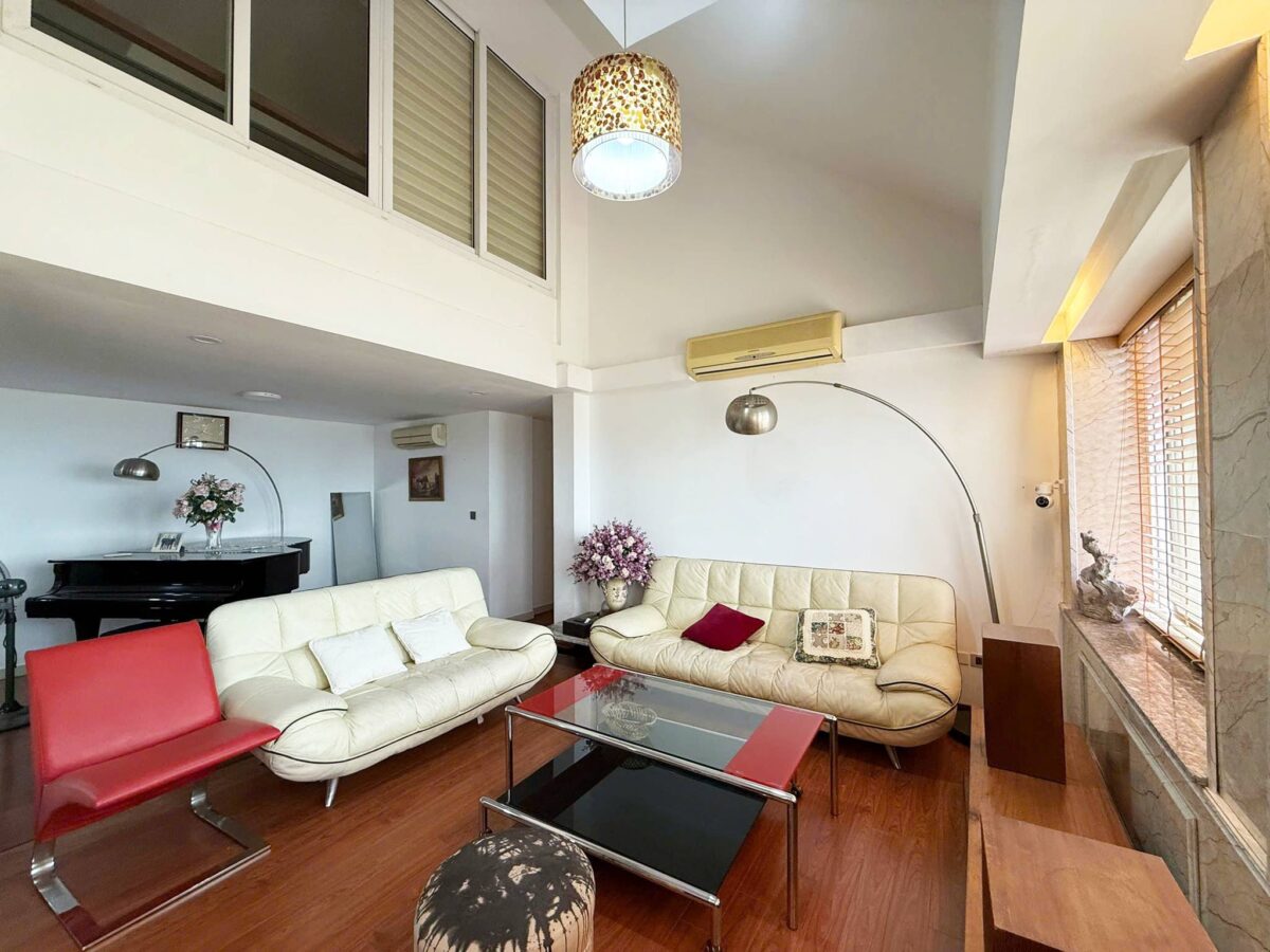Cheap 3-bedroom penthouse at E1 Ciputra for rent (1)